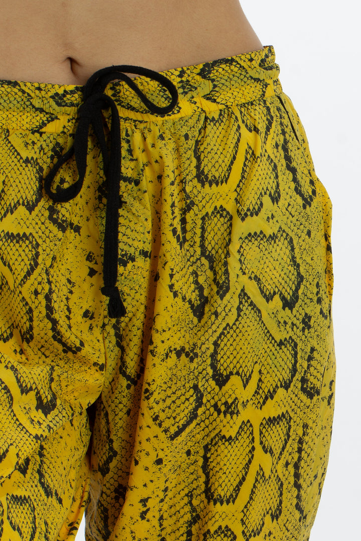 Pantalón Pam & Gela amarillo, detalle – ClosetRehab