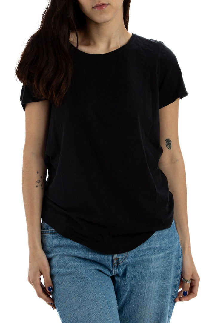 Blusa Lulu Lemon negro, vista frontal – ClosetRehab