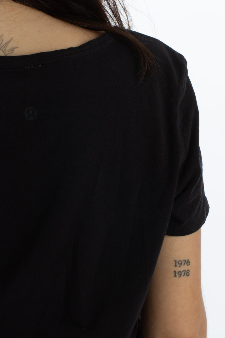 Blusa Lulu Lemon negro, detalle 6 – ClosetRehab