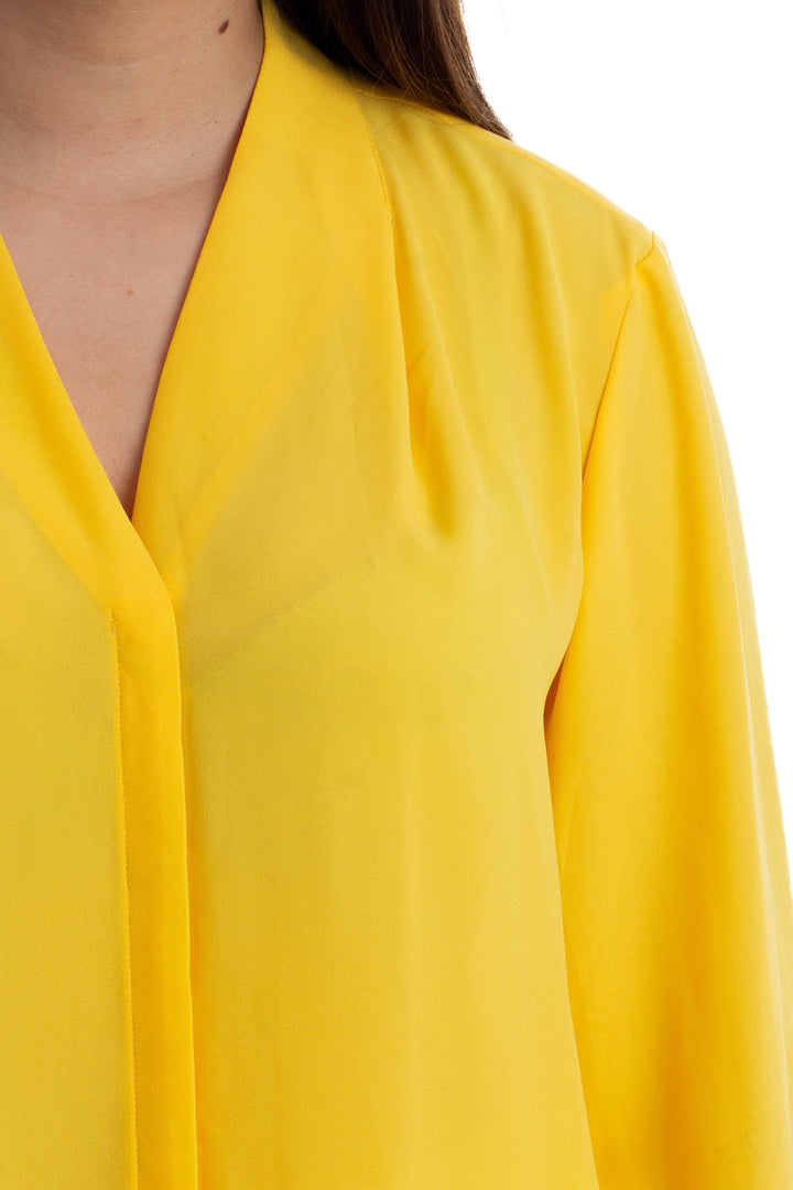 Blusa Investments amarillo, detalle – ClosetRehab