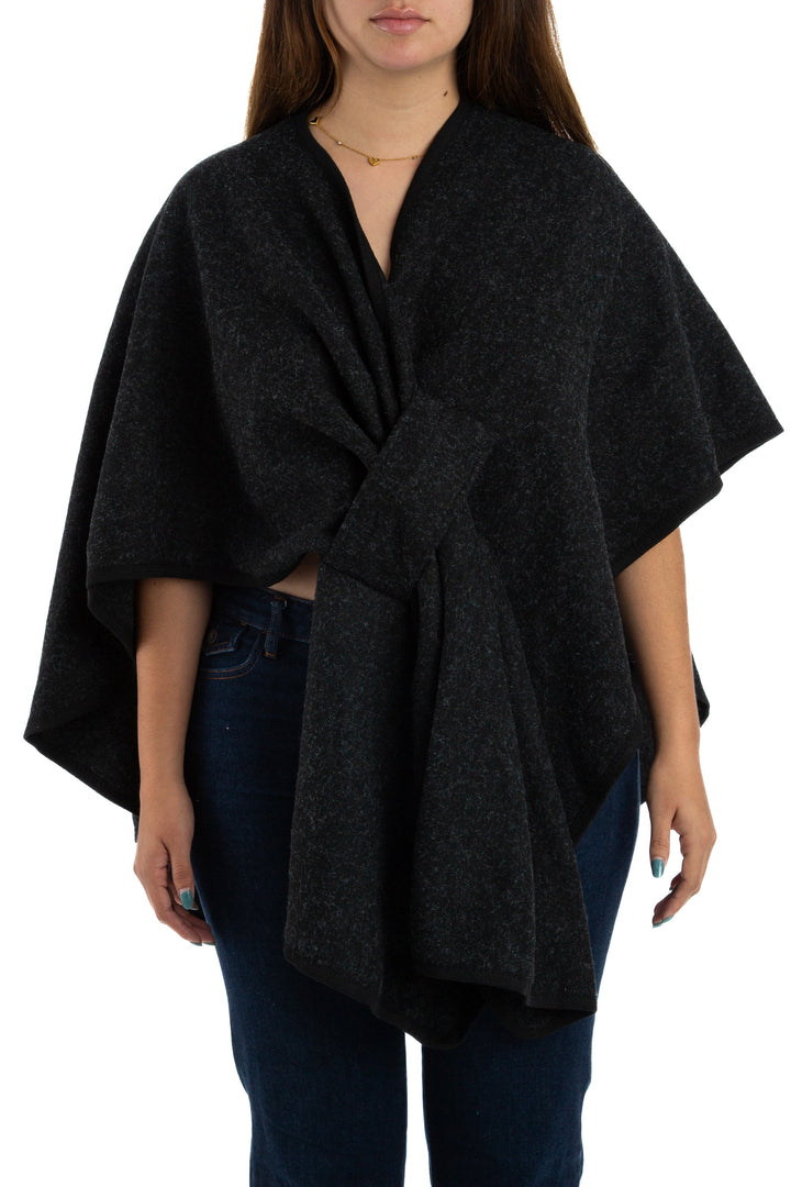 Abrigo Yusoyu negro, vista frontal – ClosetRehab