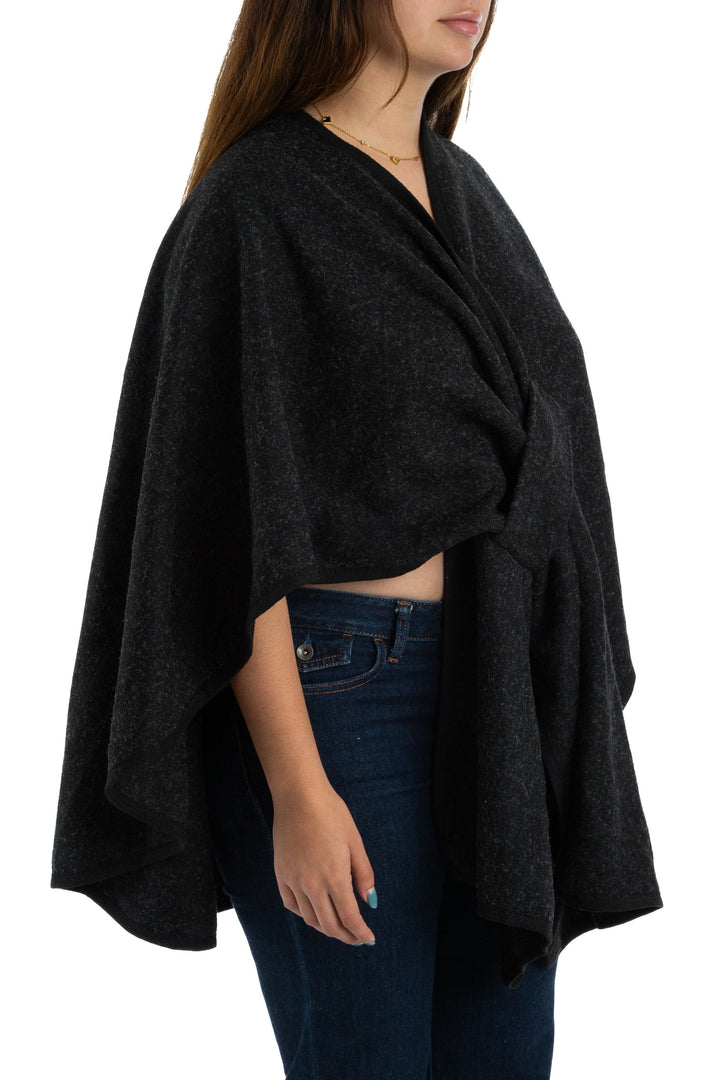 Abrigo Yusoyu negro, vista posterior – ClosetRehab