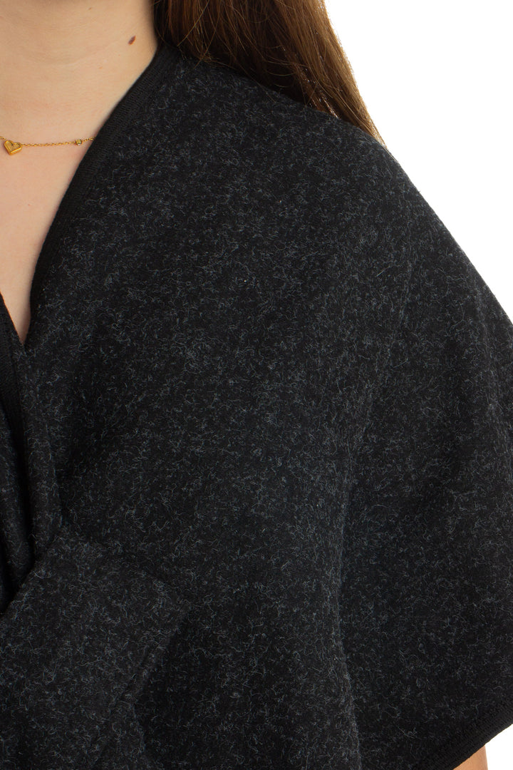 Abrigo Yusoyu negro, detalle – ClosetRehab