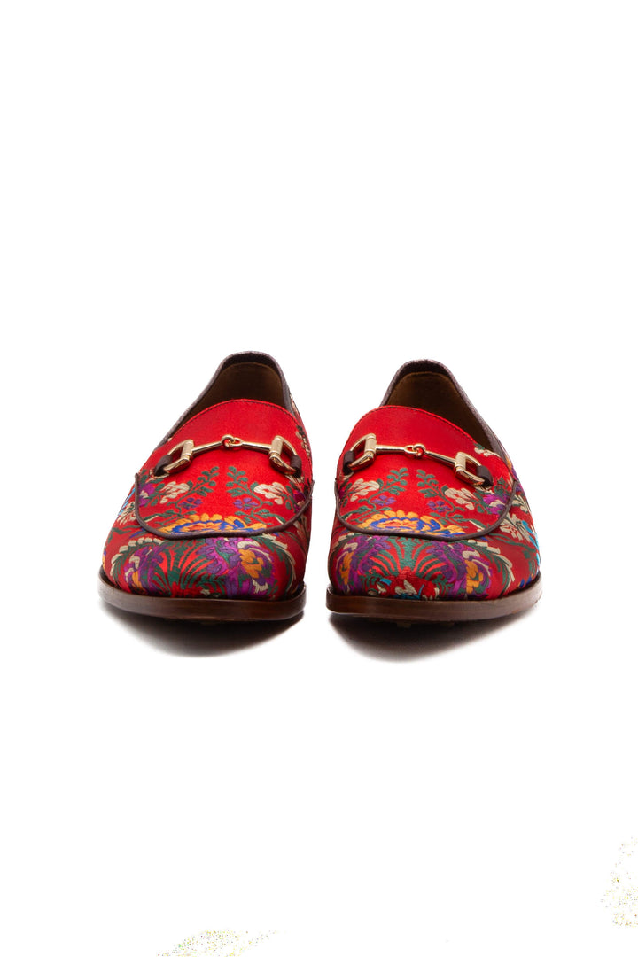 Loafers Taft brocado rojo, par visto de frente