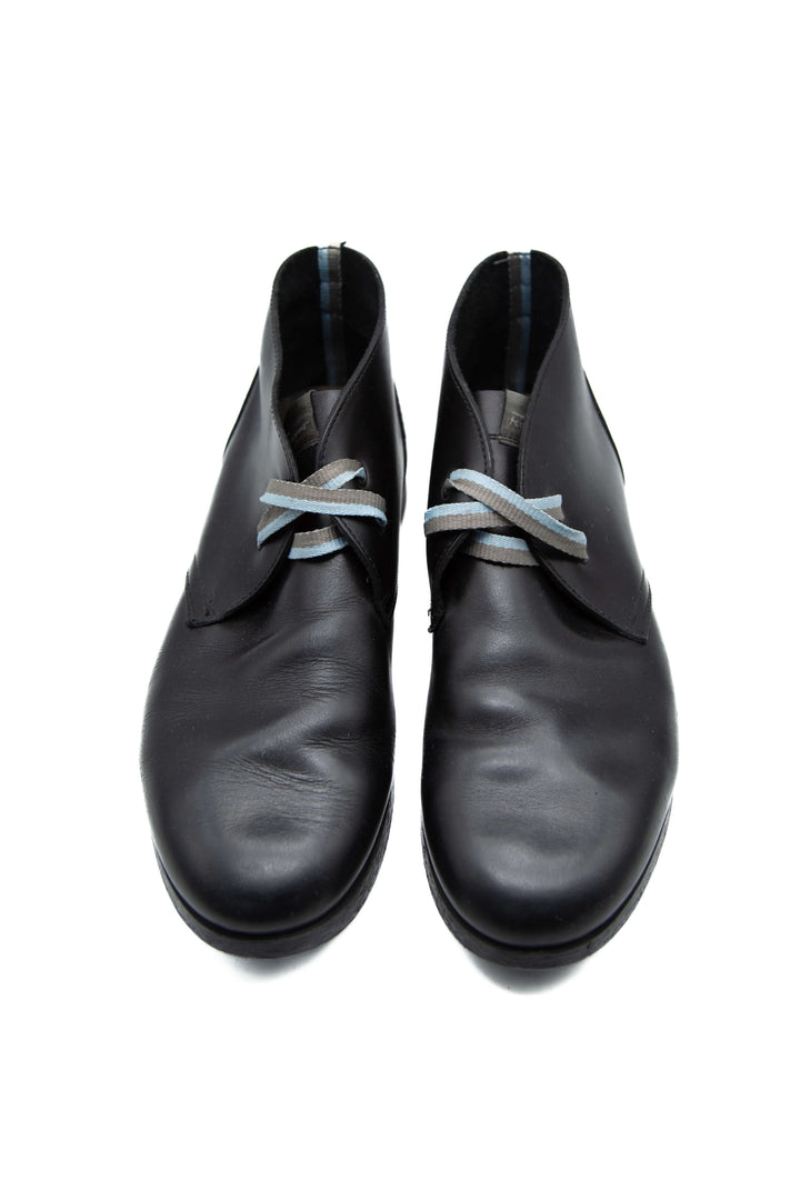 Botín Ferragamo negro, vista lateral interior
