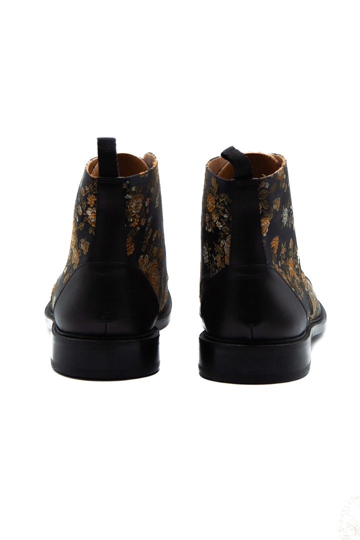 Bota Taft jacquard negro y dorado, par visto desde el talón