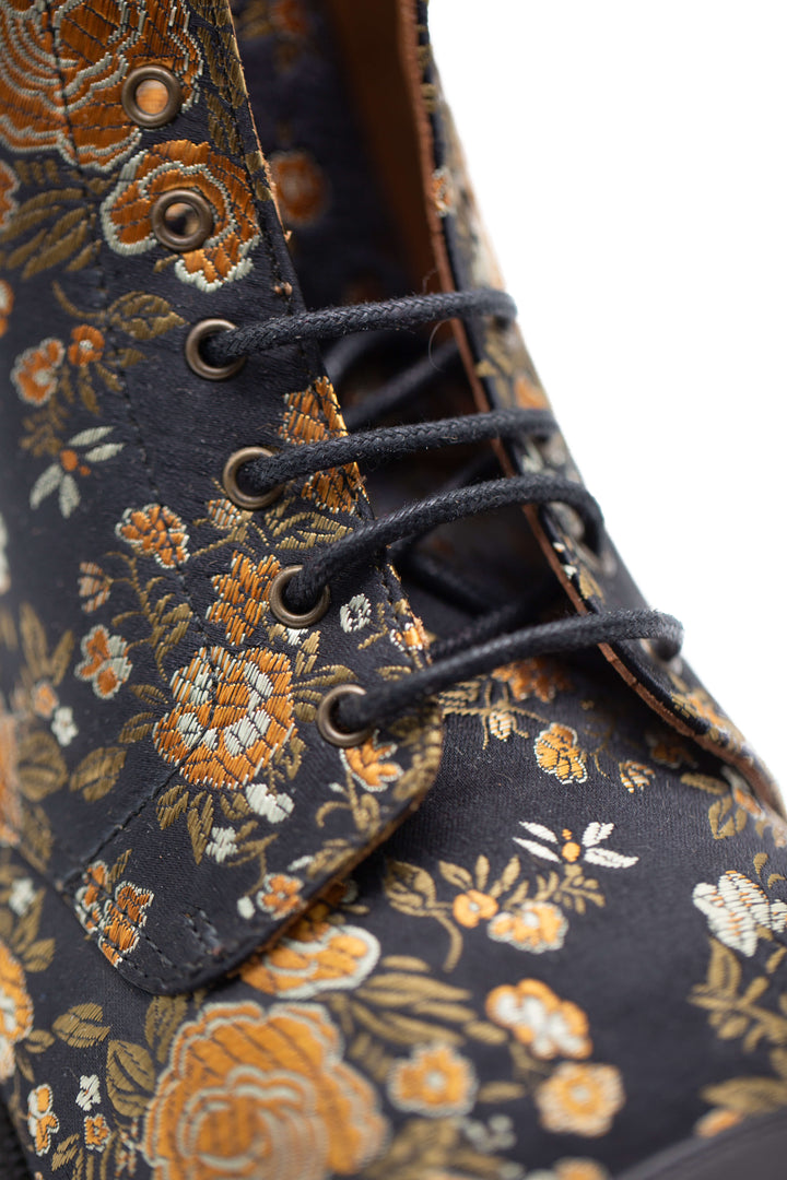 Bota Taft jacquard negro y dorado, interior de la bota