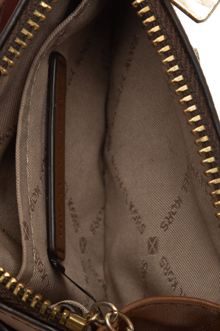 Monedero Michael Kors café, detalle 9 – ClosetRehab