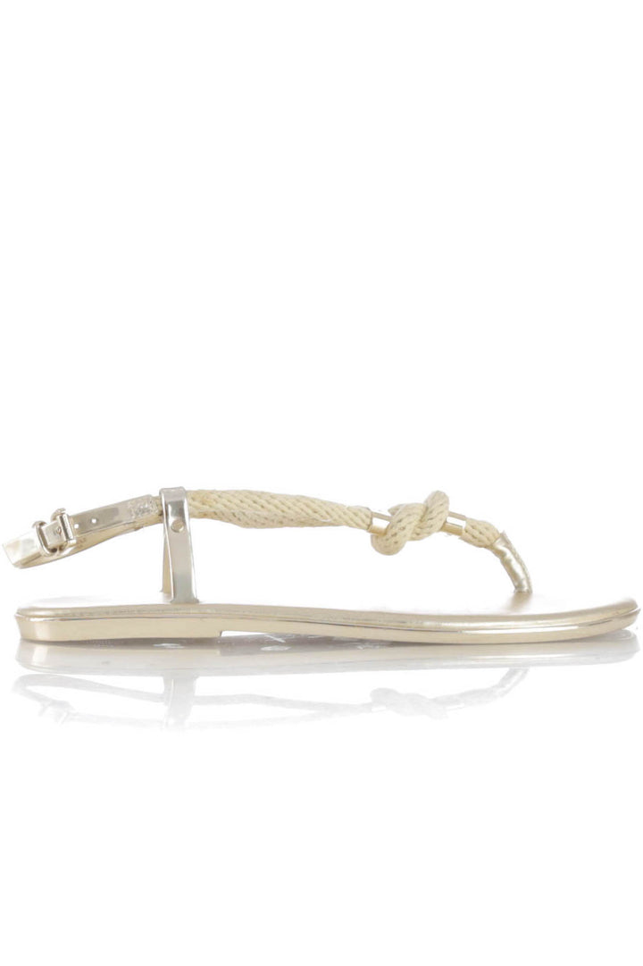Zapato Michael Kors dorado, vista frontal – ClosetRehab