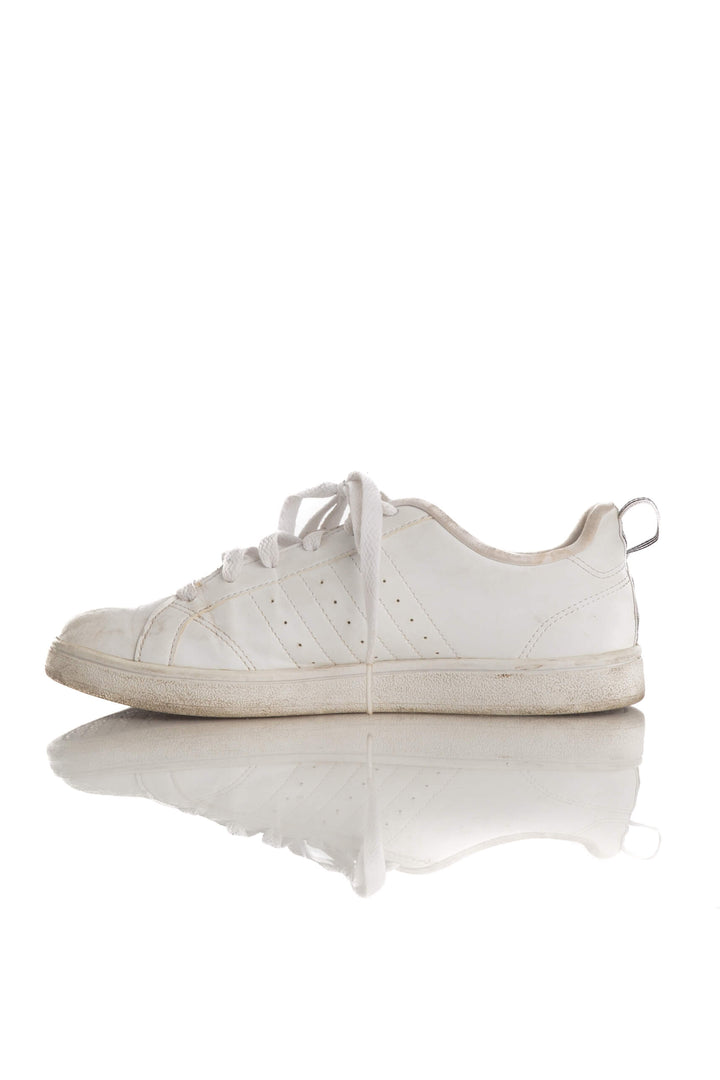 Zapato Adidas blanco, detalle – ClosetRehab