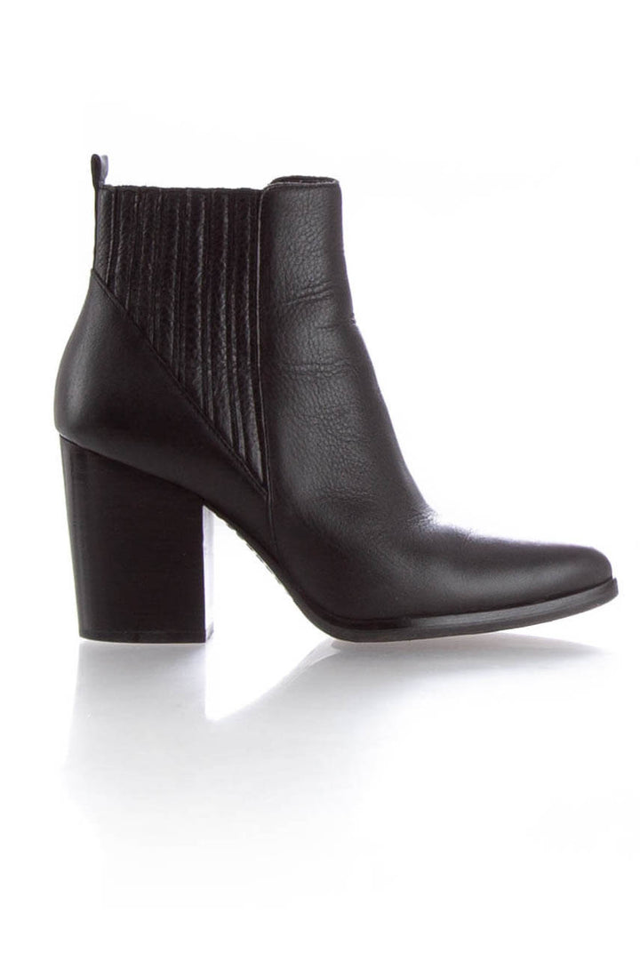 Zapato Marc Fisher negro, vista frontal – ClosetRehab
