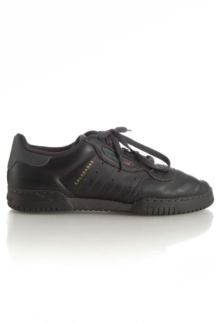 Zapato Adidas negro, vista frontal – ClosetRehab