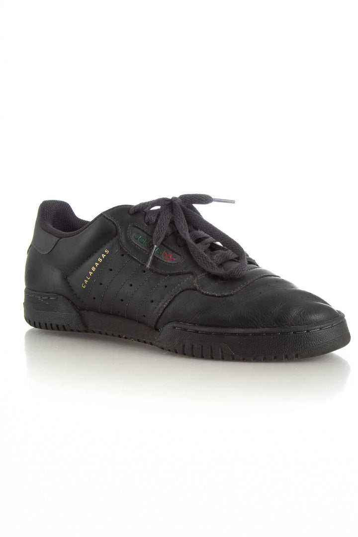 Zapato Adidas negro, vista posterior – ClosetRehab