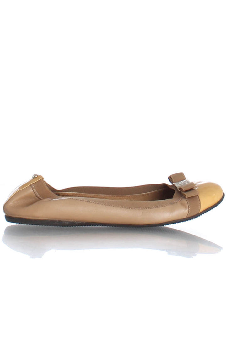 Zapato Carolina Herrera café, vista frontal – ClosetRehab