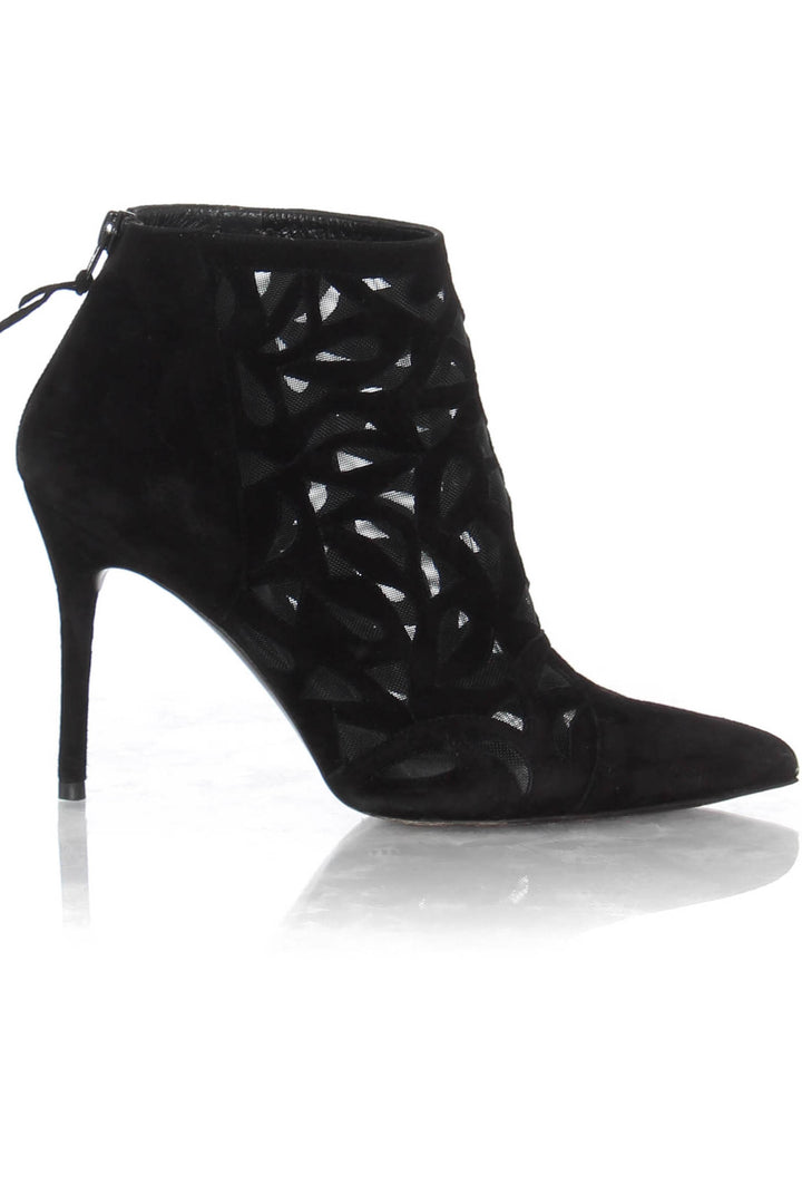 Zapato Stuart Weitzman negro, vista frontal – ClosetRehab