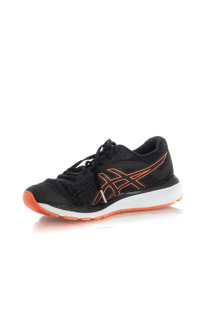 Zapato Asics negro, vista lateral – ClosetRehab