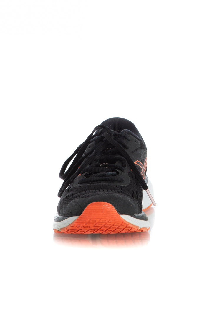 Zapato Asics negro, detalle – ClosetRehab