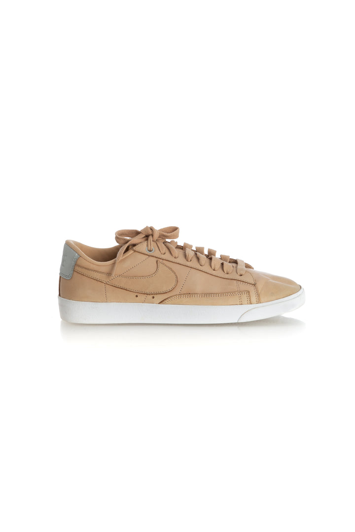 Tenis Nike beige, vista frontal – ClosetRehab