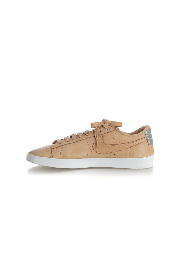 Tenis Nike beige, vista lateral – ClosetRehab