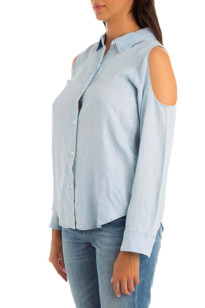 Blusa Rails azul claro de manga larga con hombros descubiertos, vista lateral