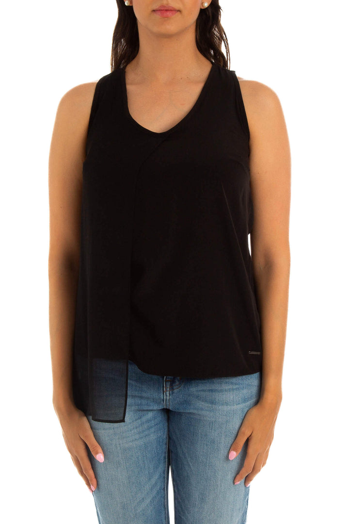 Blusa Calvin Klein Jeans negra sin mangas asimétrica, vista frontal