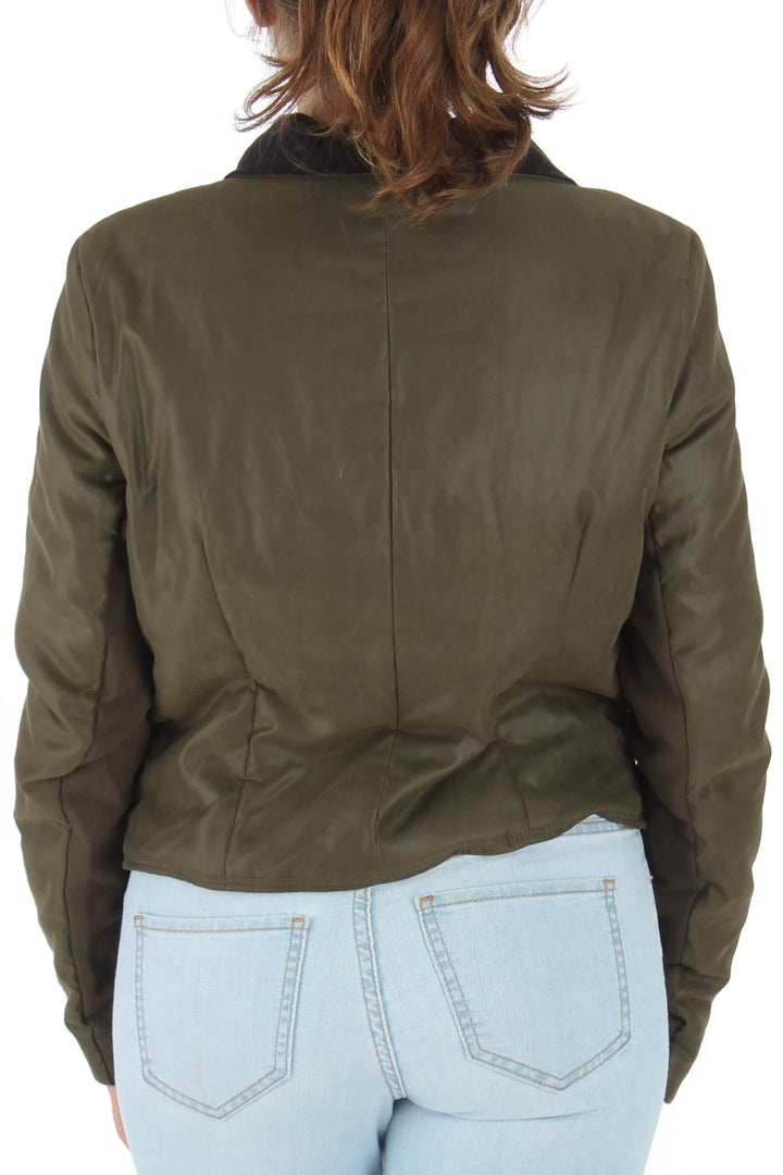 Chamarra BCBG Maxazria verde, vista posterior – ClosetRehab