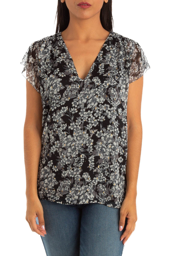 Blusa White House Black Market floral blanco y negro escote V, vista frontal