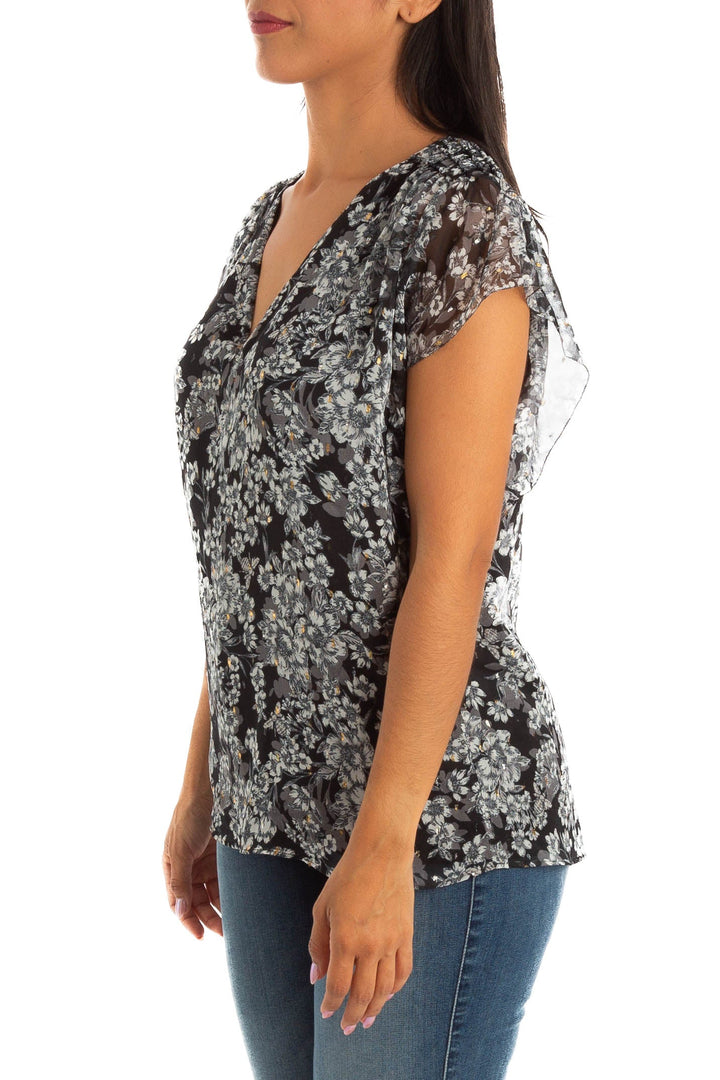 Blusa White House Black Market floral blanco y negro escote V, vista lateral