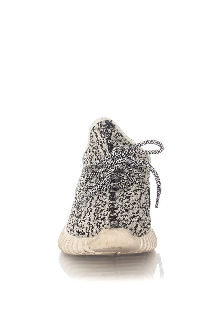 Zapato Adidas YEEZY gris, vista lateral – ClosetRehab