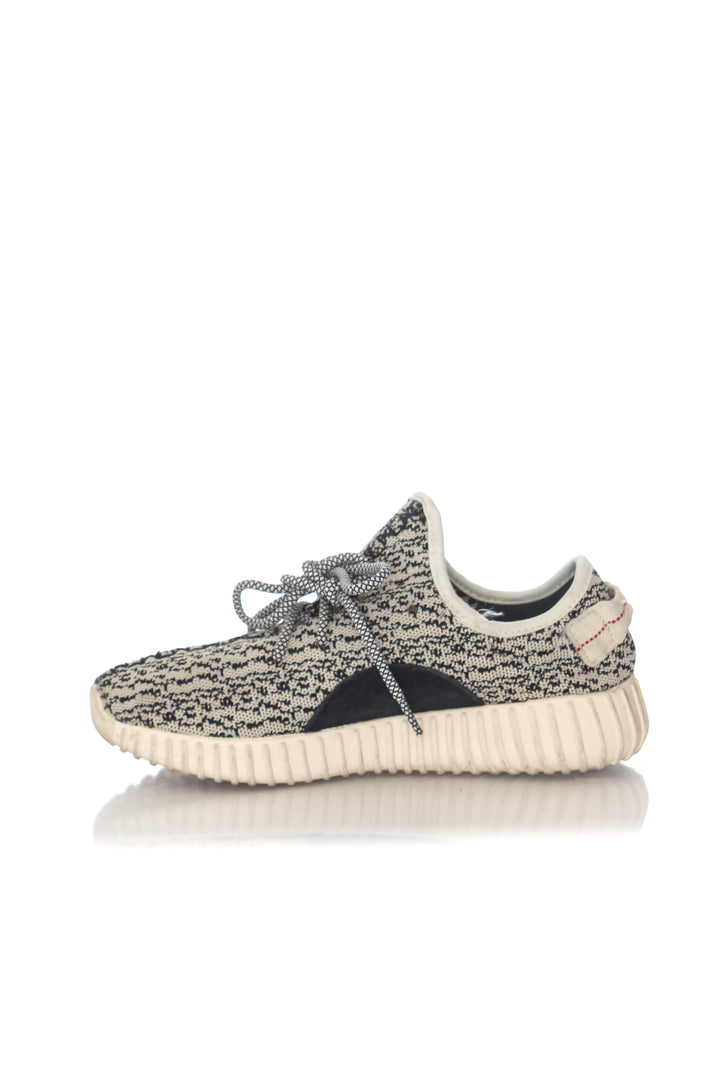 Zapato Adidas YEEZY gris, detalle – ClosetRehab