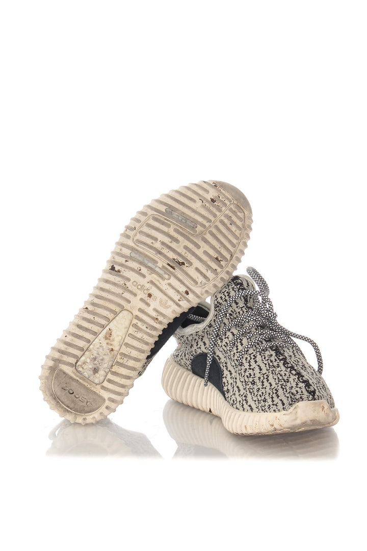 Zapato Adidas YEEZY gris, detalle 6 – ClosetRehab
