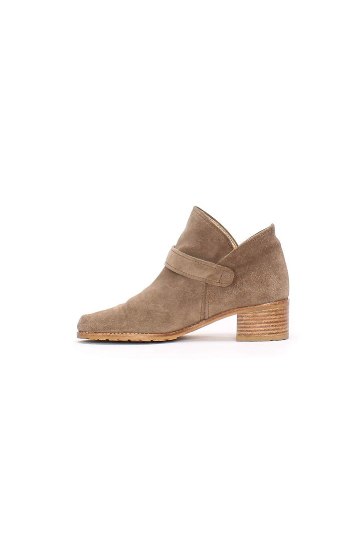 Zapato Stuart Weitzman café, detalle – ClosetRehab