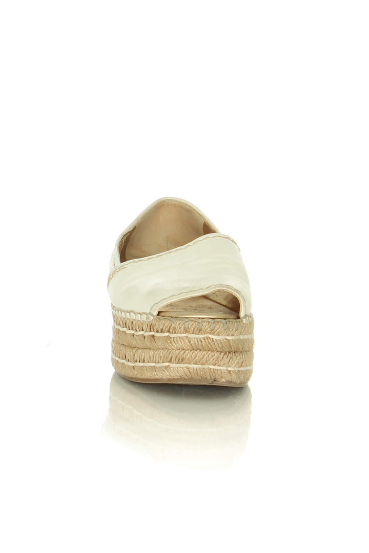 Zapato Prada blanco, vista lateral – ClosetRehab