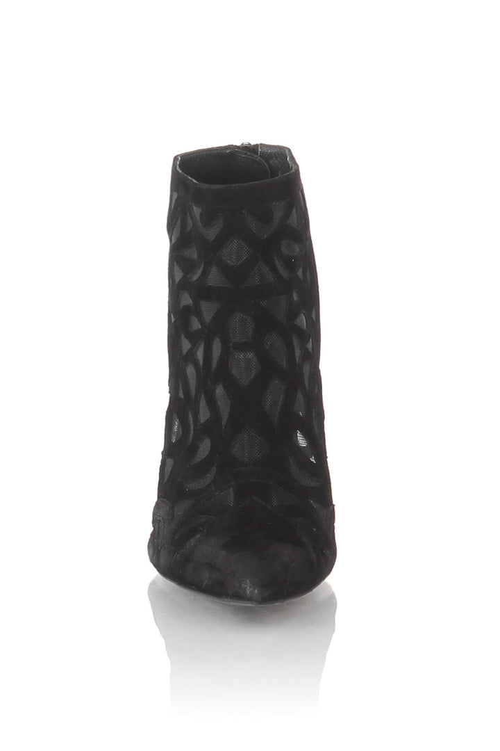 Zapato Stuart Weitzman negro, vista lateral – ClosetRehab