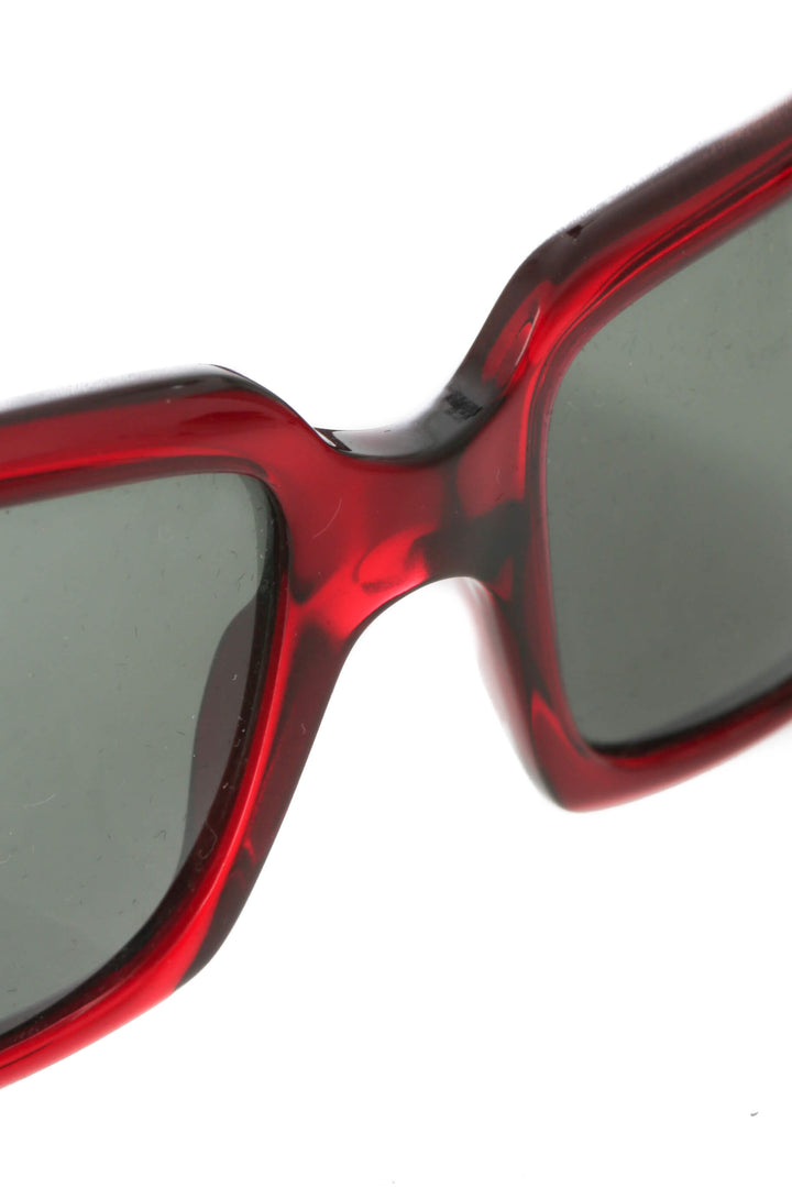 Lentes Versace rojo, detalle 5 – ClosetRehab