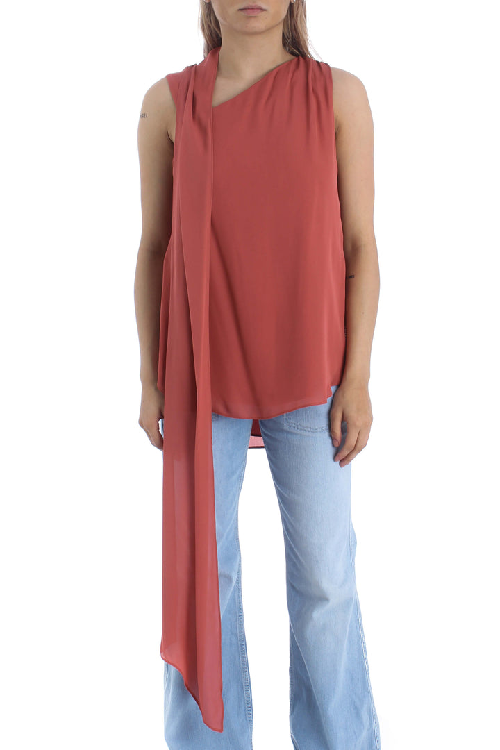 Blusa Haute Hippie coral sin mangas con panel drapeado, vista frontal con panel suelto