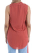 Blusa Haute Hippie coral sin mangas con panel drapeado, vista posterior
