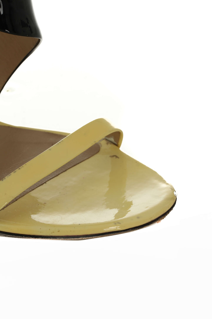 Sandalias Valentino negro, detalle de desgaste en bordes | ClosetRehab