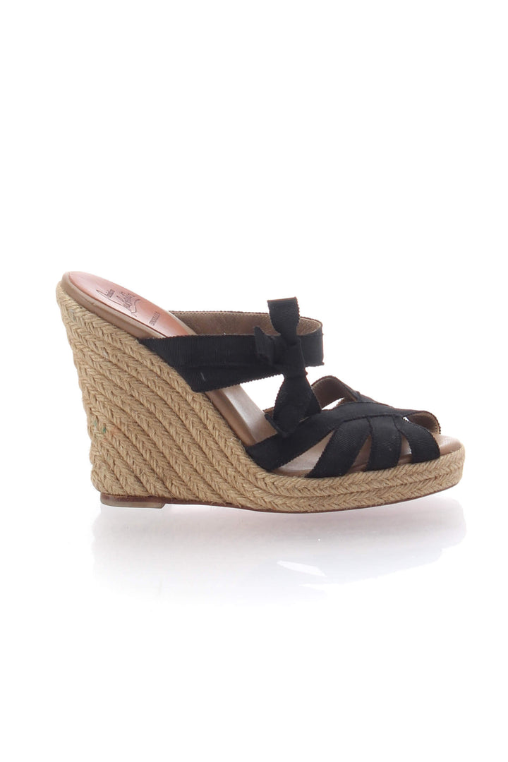 Zapato Christian Louboutin, vista frontal – ClosetRehab