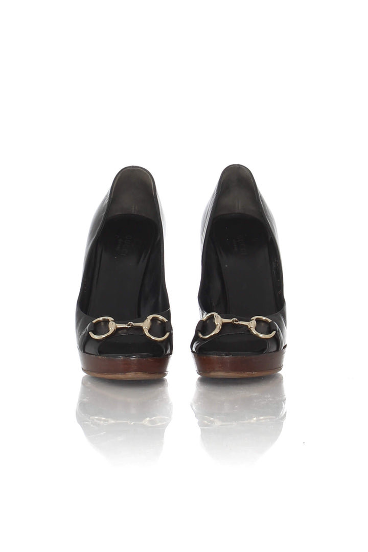 Pumps Gucci negro talla 7.5 USA, par completo, detalle de producto | ClosetRehab