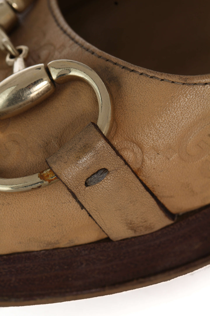 Pumps Gucci nude talla 7.5 USA, detalle de desgaste en herraje y piel | ClosetRehab
