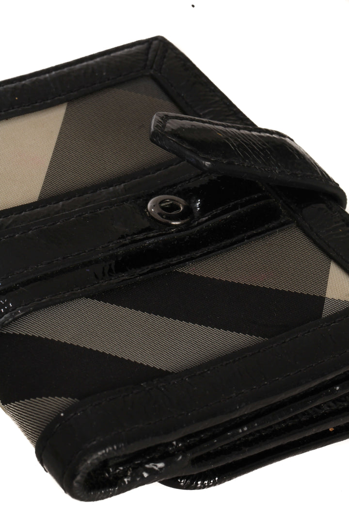 Cartera Burberry estampado y negro, detalle – ClosetRehab
