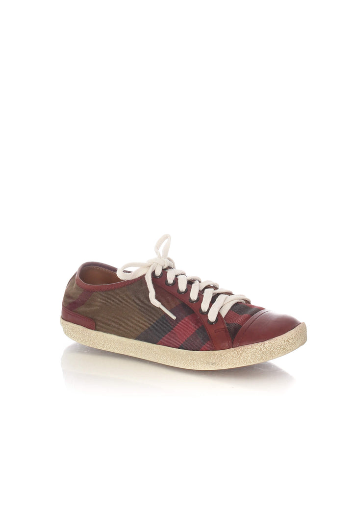 Zapato Burberry rojo, vista posterior – ClosetRehab