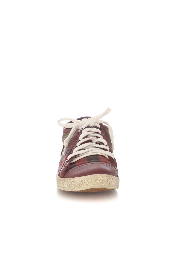 Zapato Burberry rojo, vista lateral – ClosetRehab