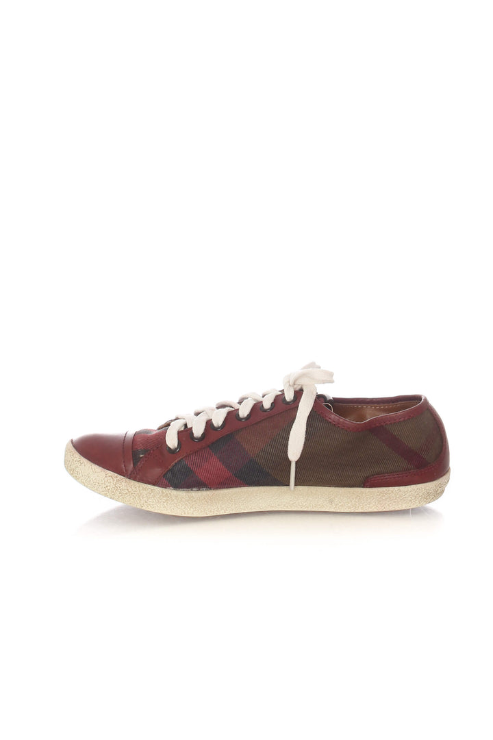 Zapato Burberry rojo, detalle – ClosetRehab