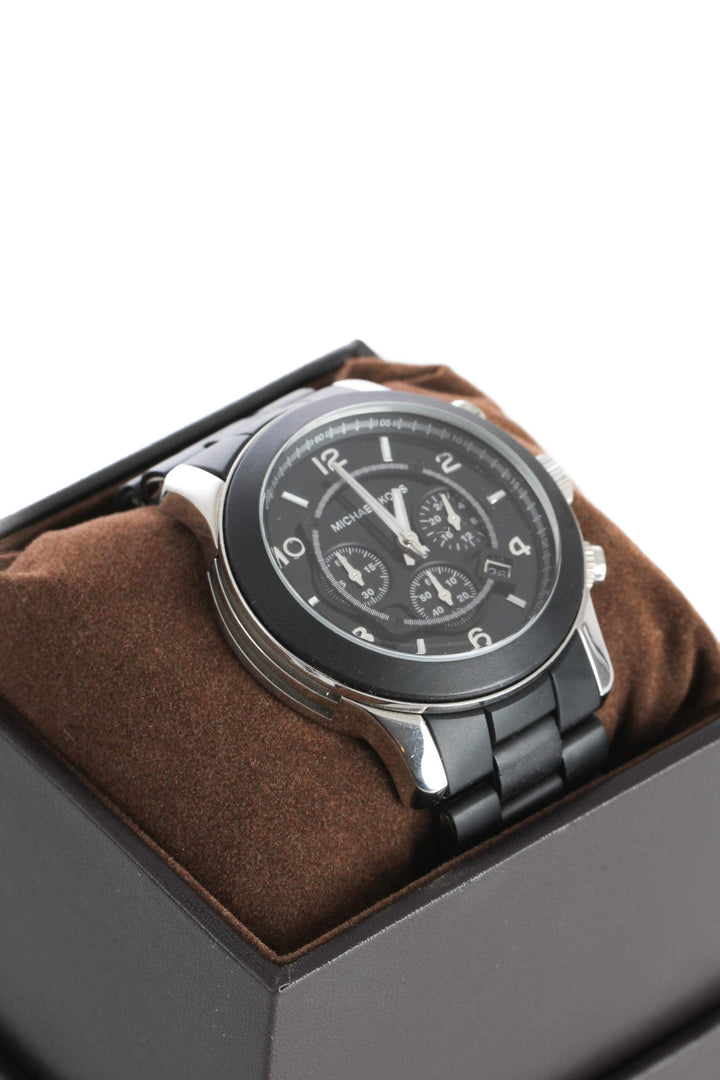 Reloj Michael Kors negro, vista posterior – ClosetRehab