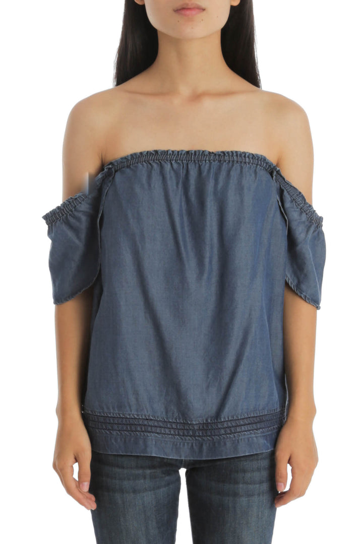 Blusa Paige azul chambray con hombros descubiertos, vista frontal