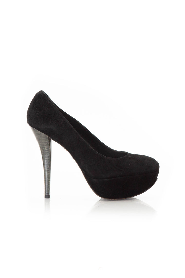Zapato Stuart Weitzman negro, vista posterior – ClosetRehab