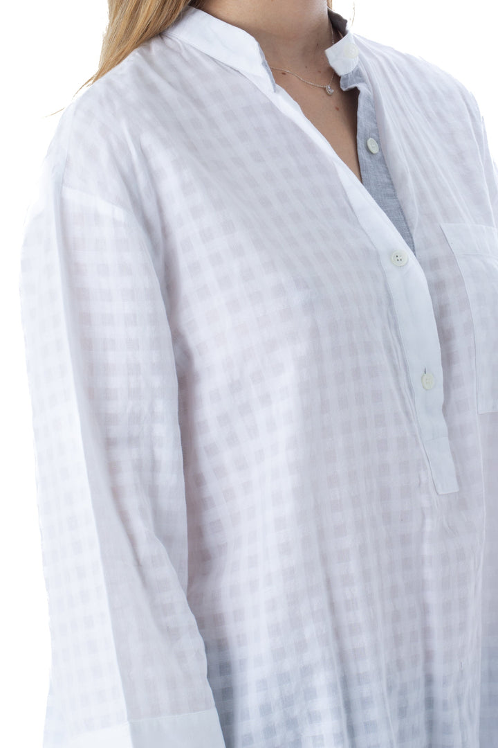 Camisa Lafayette 148 New York blanca a cuadros tenues, detalle lateral