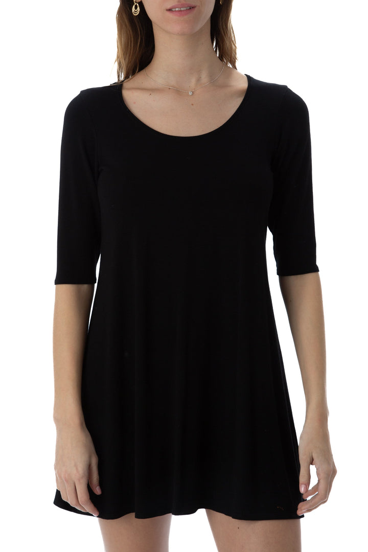Vestido Eileen Fisher negro holgado de manga 3/4, vista frontal